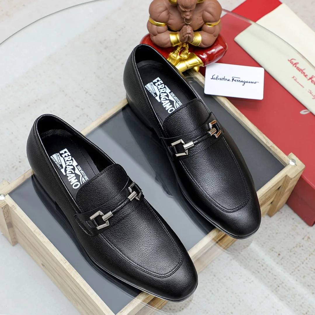 Men's shoes 💰460 🔥Ferragamo's new men's casual slip-on shoes🇨🇳Official website original 1:1 mold, original quality💯Fine workmanship, high-end luxury☘The upper is made of imported Italian first-layer cowhide🌴Luxurious water dyeing🐂Leather lining🍓Rubber wear-resistant and non-slip outsole, breathable and comfortable to wear🍍The first choice for high-grade men, 5 colors available! Code number 38-44 (45.46. Customized)